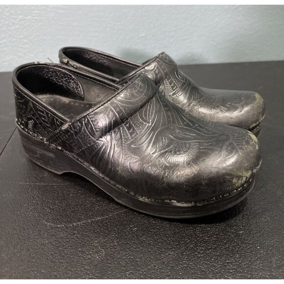 Dansko Shoes Womens Sz 37 Black Tooled Leather Clogs Comfort Nursing Non Slip - Picture 1 of 8